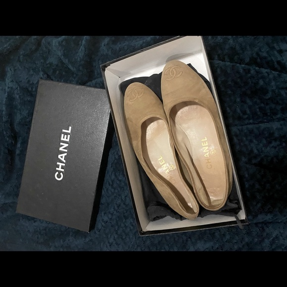Chanel Tan Suede Ballerinas - Picture 1 of 7